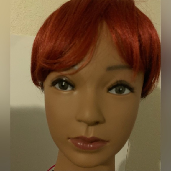 Short Wig - Picture 2 of 5